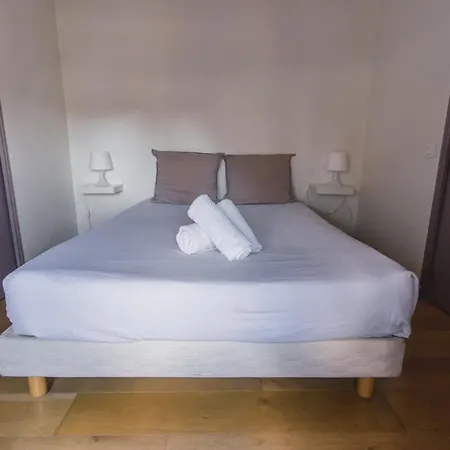 La Marquise Astorg - Joli Petit Quartier Saint Georges Apartment *